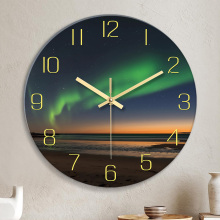 轻奢极光挂钟2025新款挂表客厅家用钟表现代简约创意大气挂墙时钟