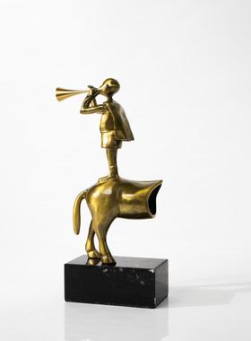 现代轻奢吹唢呐人物创意摆件雕塑艺术桌面玄关电视柜装饰品样板间