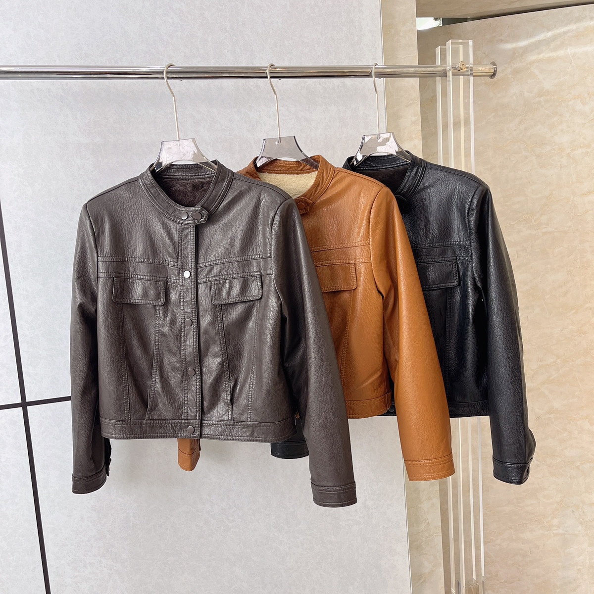 馨菲设计版型很正蛋白皮加绒短款修身机车风甜酷夹克皮衣26621