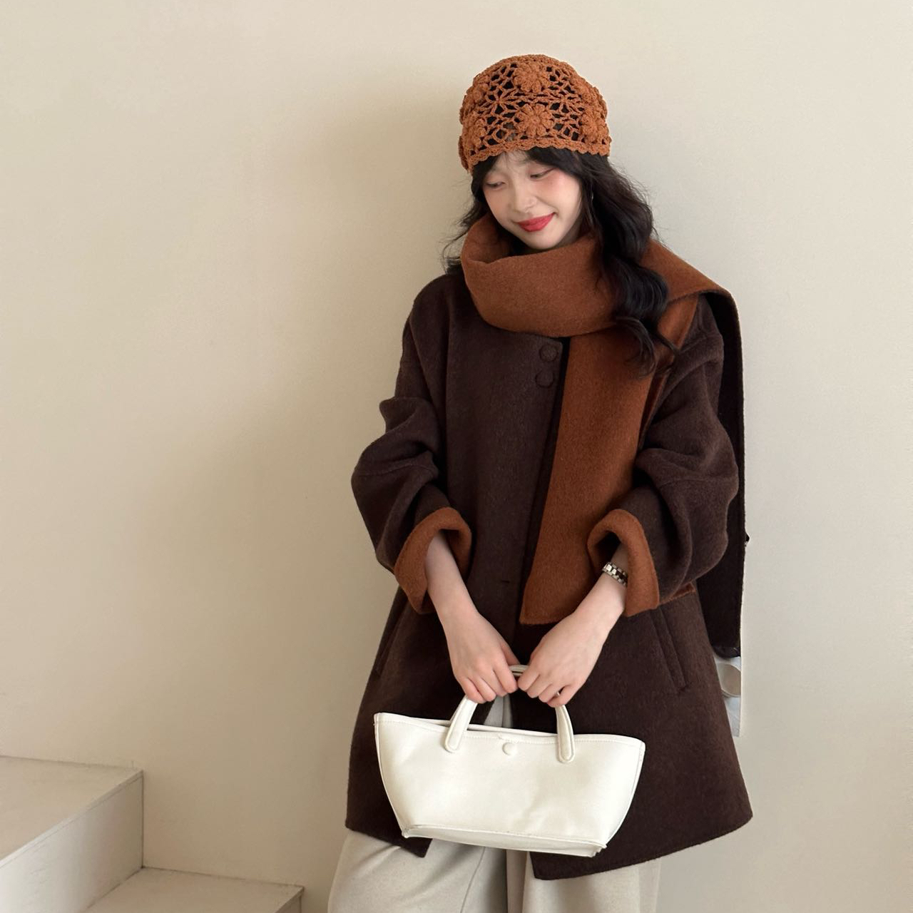 馨菲韩版简约围巾款圆领拼色羊毛外套(配围巾)（含100羊毛）B150