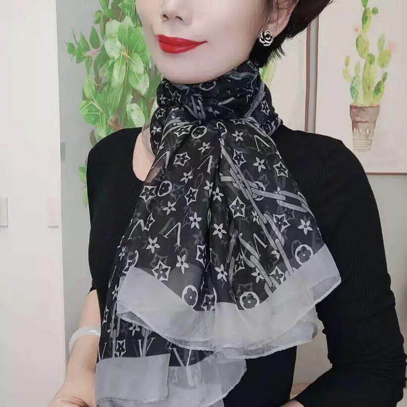 LVΒT丝巾女士围巾优柔纱纱巾超大薄款围脖防晒披肩轻奢法式老花