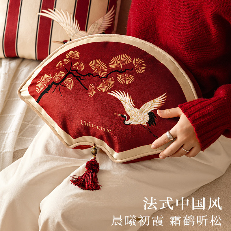松鹤中国风客厅沙发异形抱枕扇形枕套新年红色喜庆氛围感靠枕靠垫