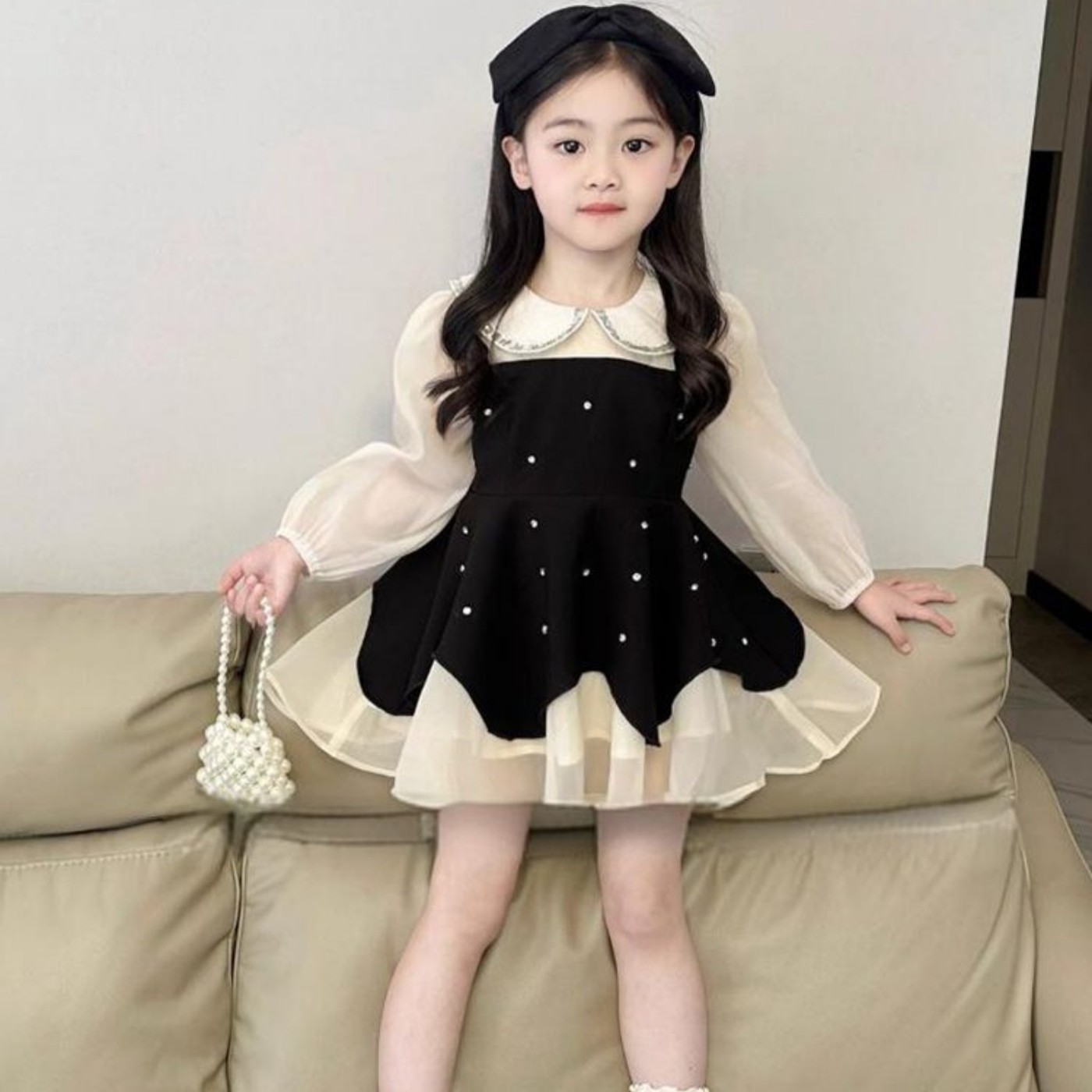 韩版女童黑色镶钻泡泡袖连衣裙