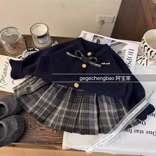 韩版女童2026秋冬新款藏蓝色蝴蝶结加厚毛衣开衫女孩格纹百褶半裙