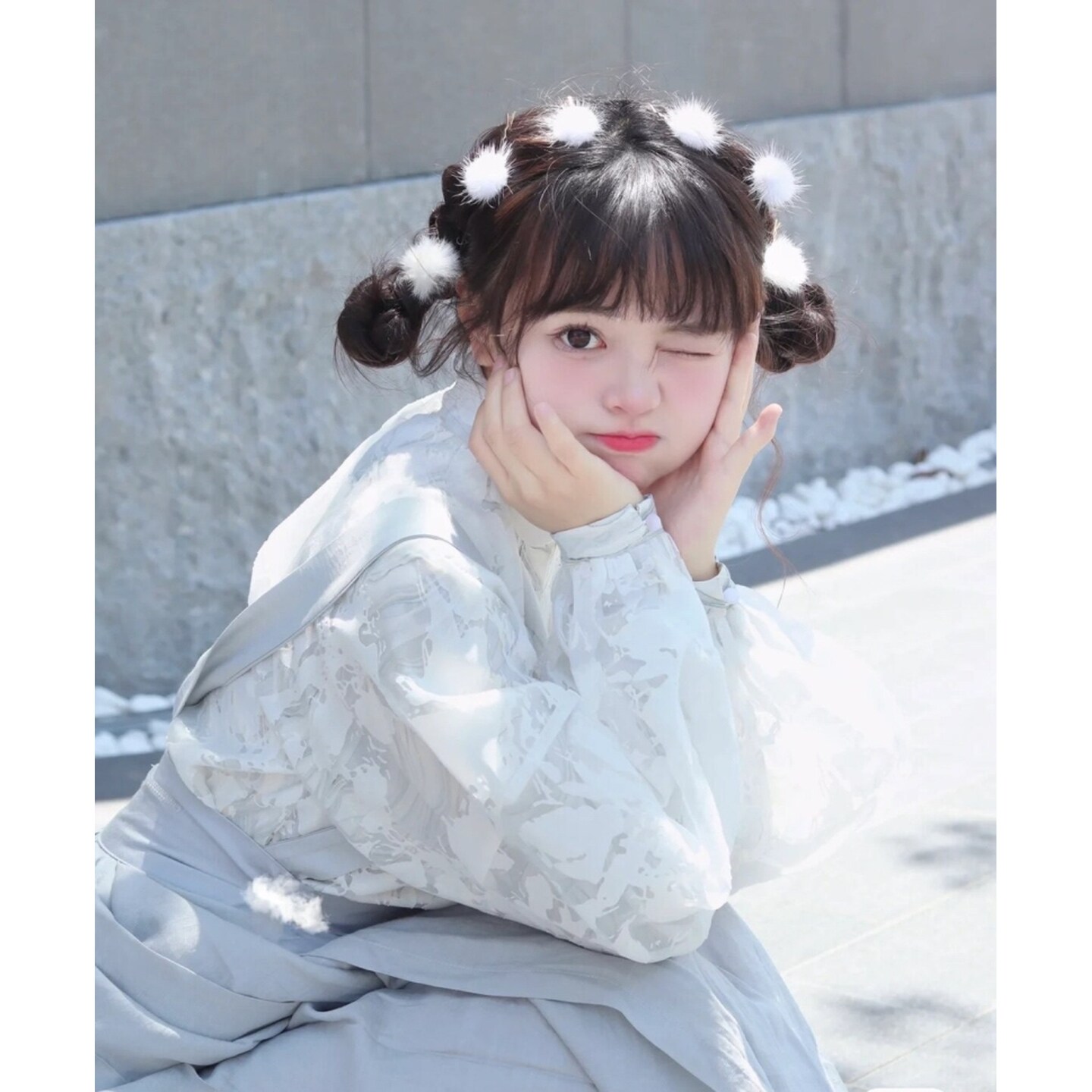 白色毛球小抓夹女公主头甜美百搭迷你侧边夹发饰毛绒绒刘海夹绒球