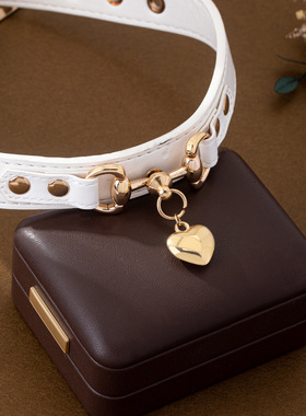 白皮爱心吊坠金色马蹄扣项圈