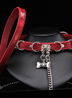 红色蛇纹骨牌牵引项圈choker