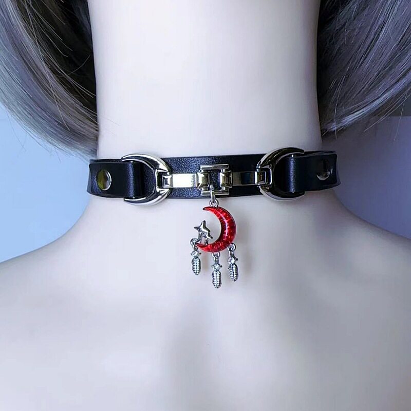暗黑风金属红月羽毛流苏项圈