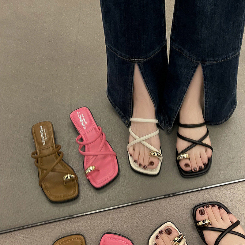意尔康罗马凉鞋女2026年夏季新款套趾网红低跟沙滩外穿凉拖女款