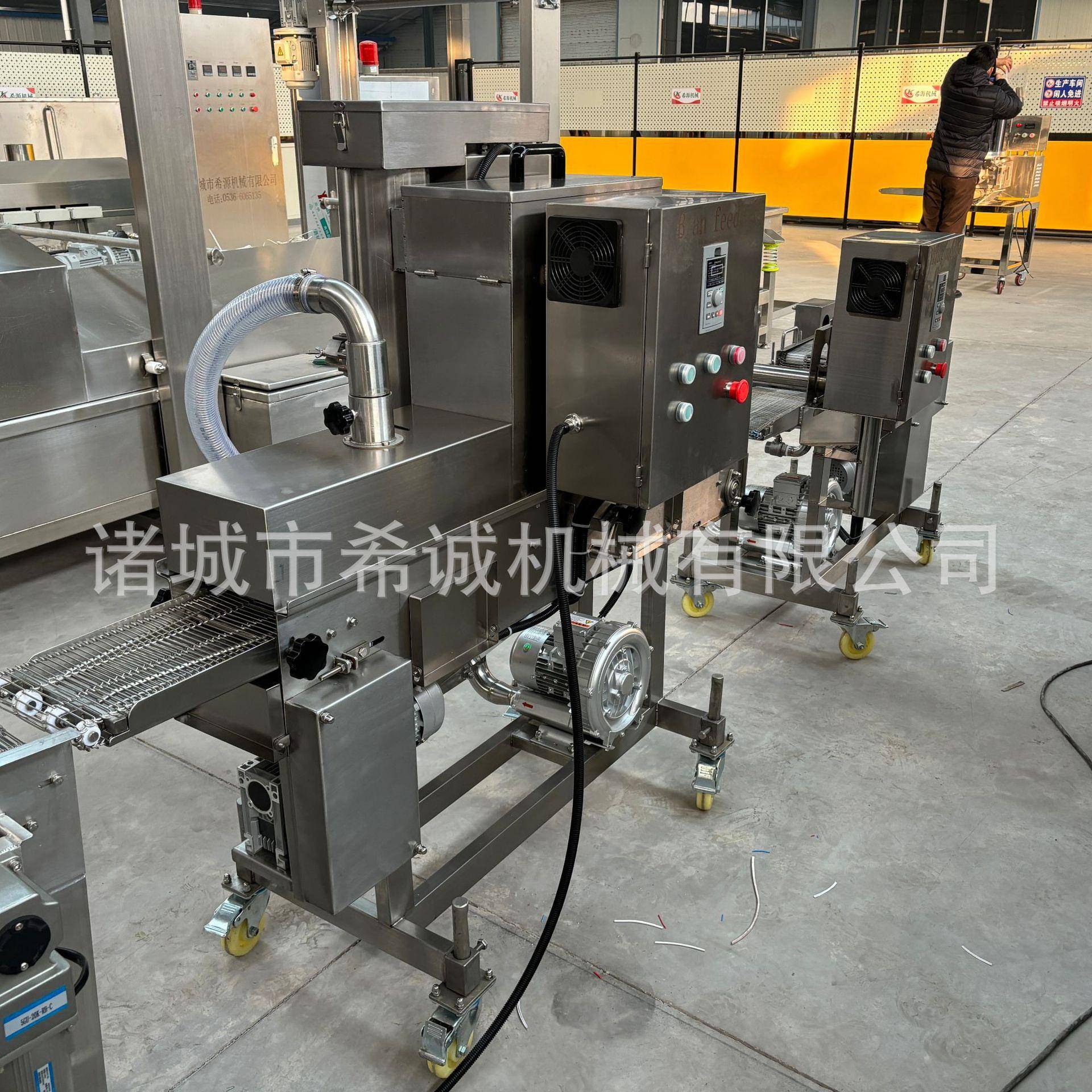 多种形状肉饼鲜虾饼成型机 连续式汉堡成型油炸设备生产线