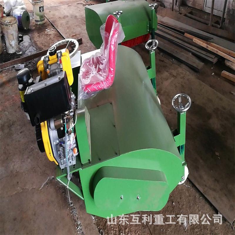 足球场人工草坪梳理机 小型座驾式电动刷草机 圆筒形毛刷梳草机