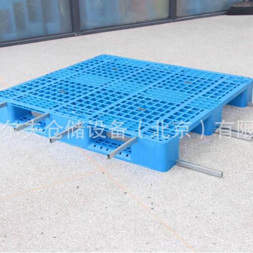 Heavy-Duty Racking Use Three Runners Plastic Pallet