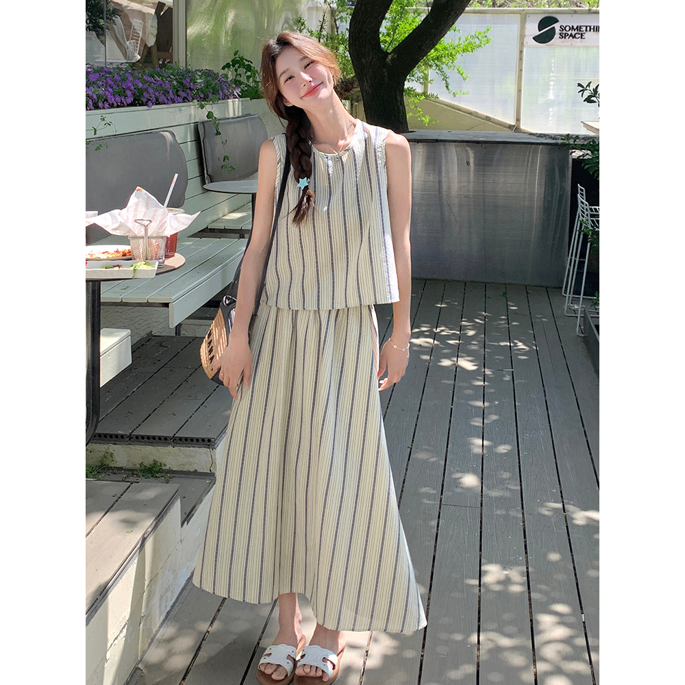 松弛感穿搭一整套女夏季2025新款今年流行无袖条纹露背上衣半身裙，女装运动套装，浙宝210（原浙宝191）