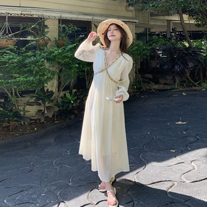 波西米亚风防晒长袖连衣裙女夏超仙法式浪漫V领掐腰显身材度假裙图片