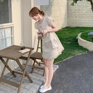 法式波点白色泡泡袖连衣裙女2025夏季新款超好看独特漂亮收腰裙子