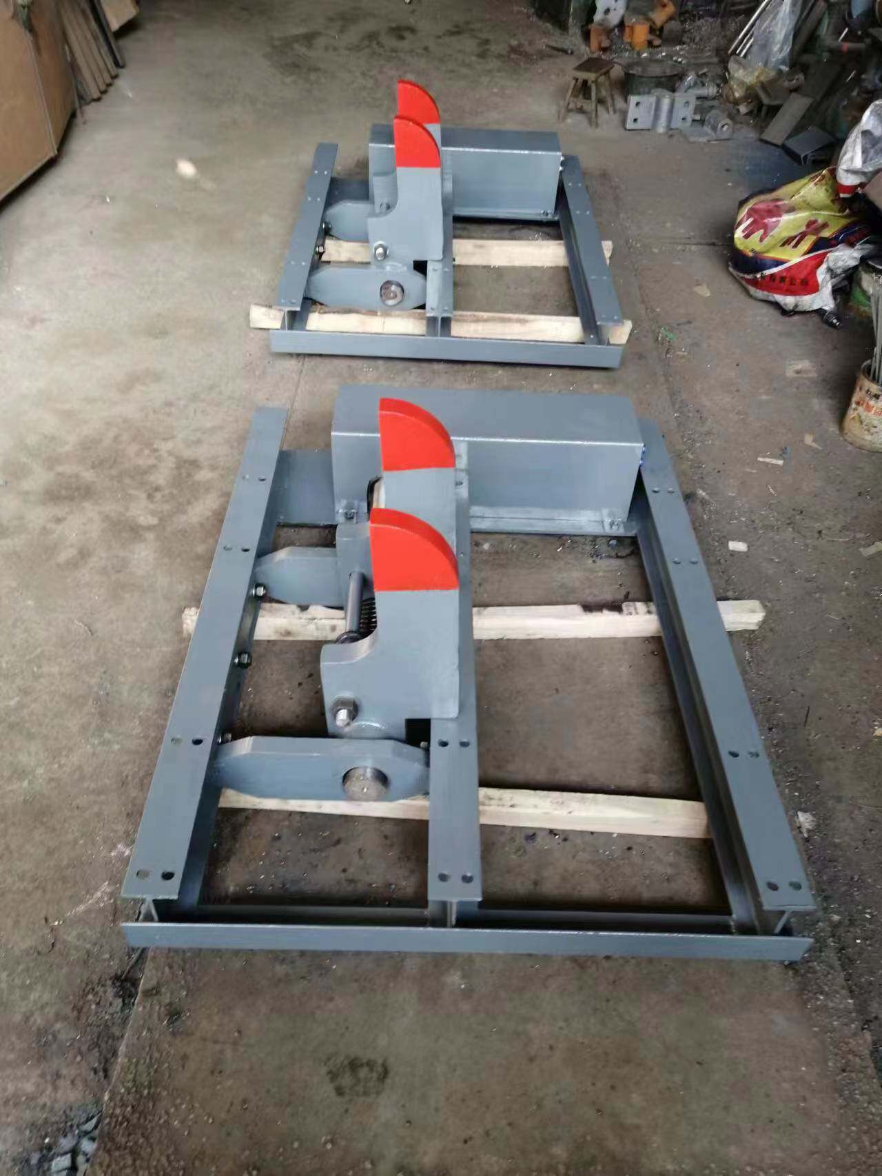 煤矿轨道气动卧闸ykzc6-9羊角型不倒翁自复式阻车器 单向