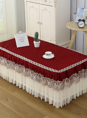 A cup of tea with a pair of squares and a couple of dustproo