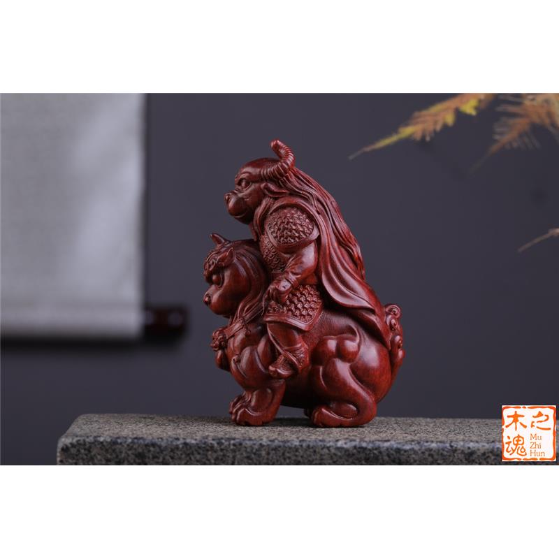 小叶紫檀木雕牛魔骑士手把件随身血檀生肖牛招财车文玩摆件送礼