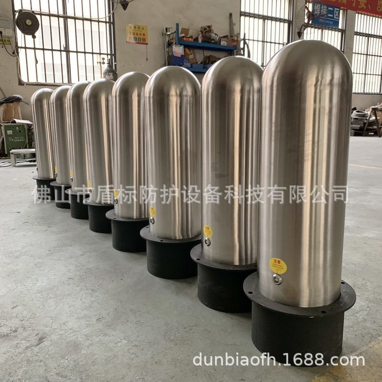 盾标不锈钢移动防撞路桩