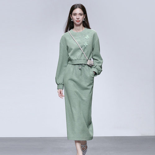 2025冬季新款时尚减龄蝴蝶装饰灯笼袖针织卫衣+高腰直筒半裙套装