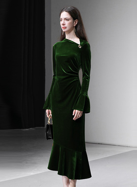 2025年冬季新款气质喇叭袖修身收腰显瘦鱼尾丝绒连衣裙长裙裙子