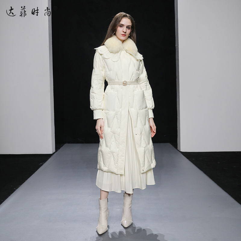 2025冬季新款时尚气质狐狸毛领蕾丝花边披肩杏色中长羽绒服外套