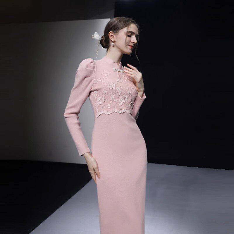 达菲时尚2025国风优雅复古旗袍领手工钉珠蕾丝中长显瘦针织连衣裙