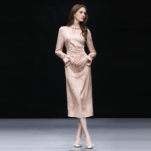 W春新款新中式修身长袖旗袍连衣裙立领喇叭袖提花缎面气质