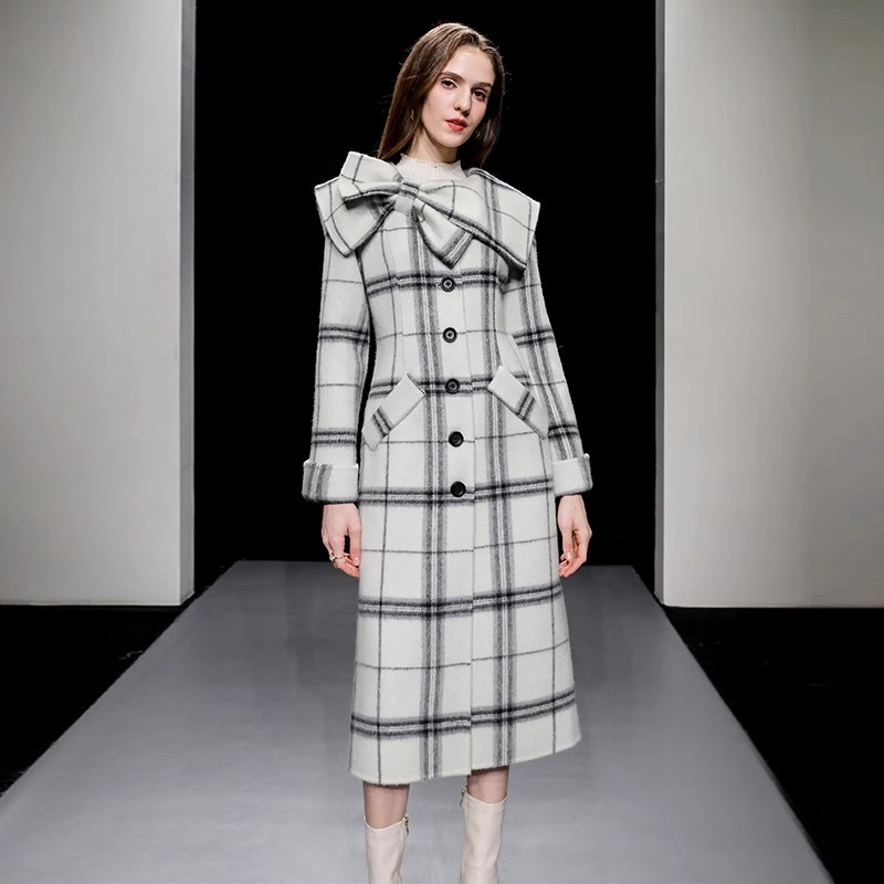 达菲时尚大蝴蝶结装饰领口撞色