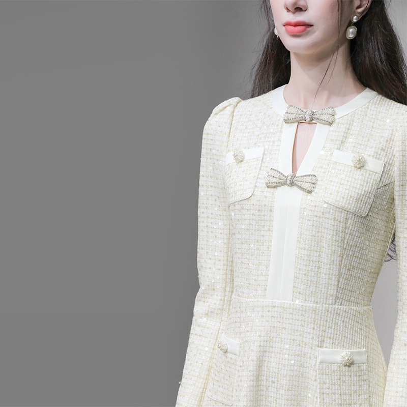 2026春季新款轻奢小香风撞色格子收腰长袖大摆珠片针织连衣裙