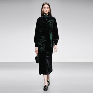 20255秋冬新款新中式撞色绣花丝绒衬衣高腰系带直筒丝绒半裙套装