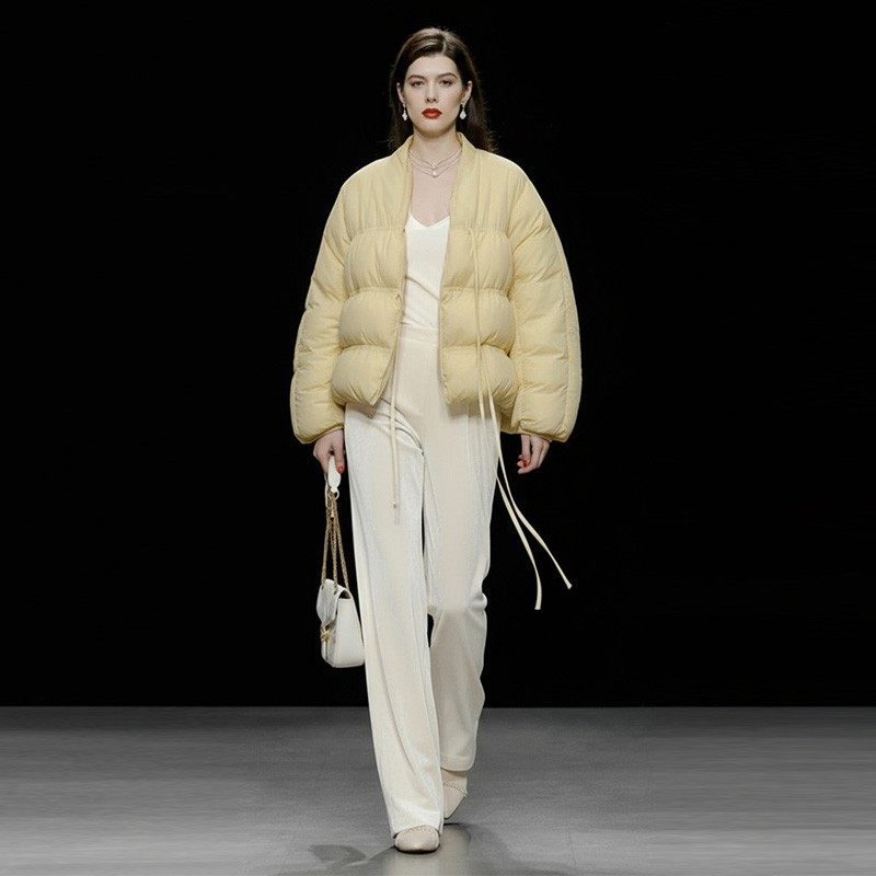 冬季女装2025新款时尚奶油黄短款丝绒羽绒服加厚白鸭绒面包服