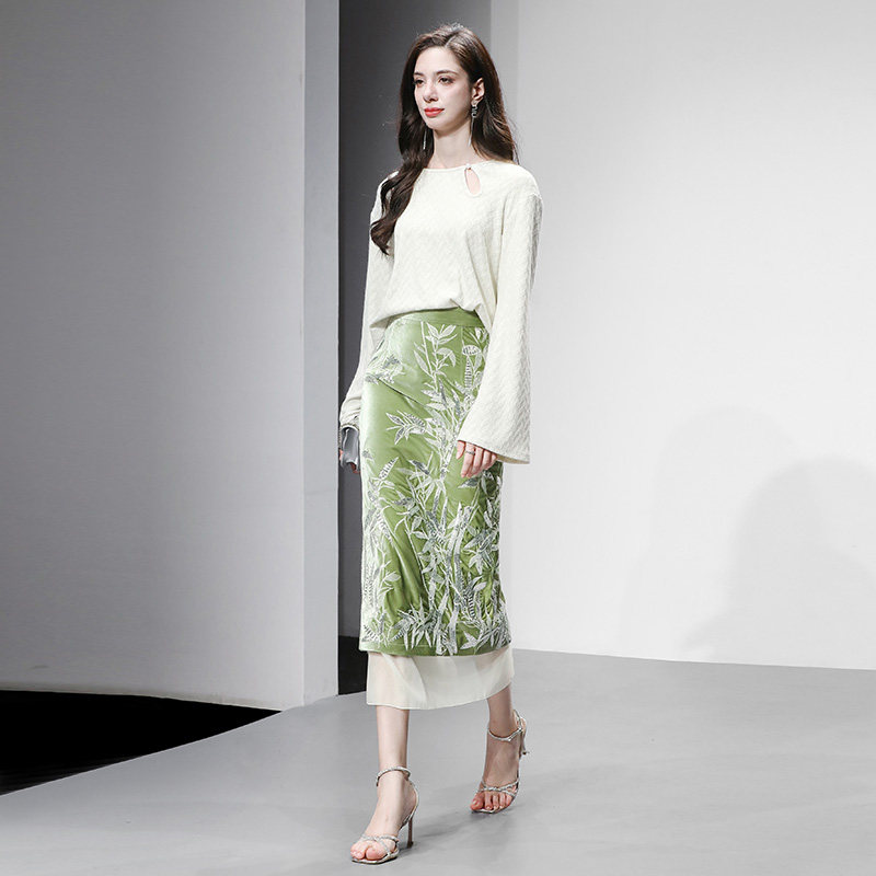 2025秋冬新款宽松针织上衣刺绣珠片半裙套装