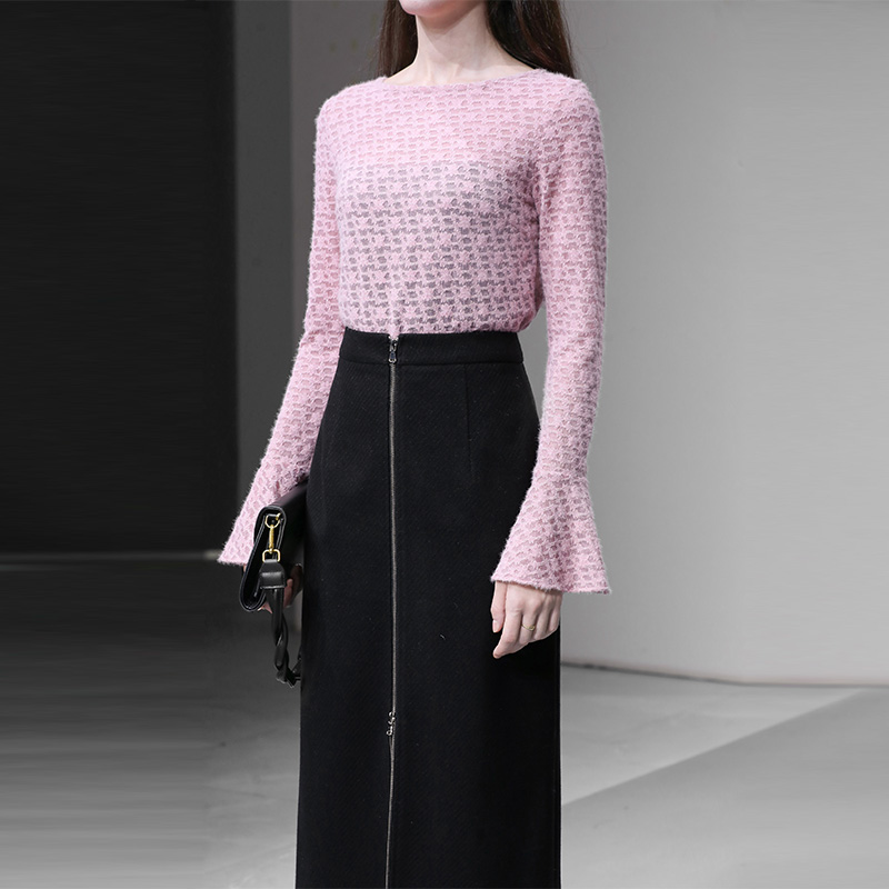 2025年冬季新款一字领喇叭袖蕾丝上衣+高腰过膝长款开衩半身裙