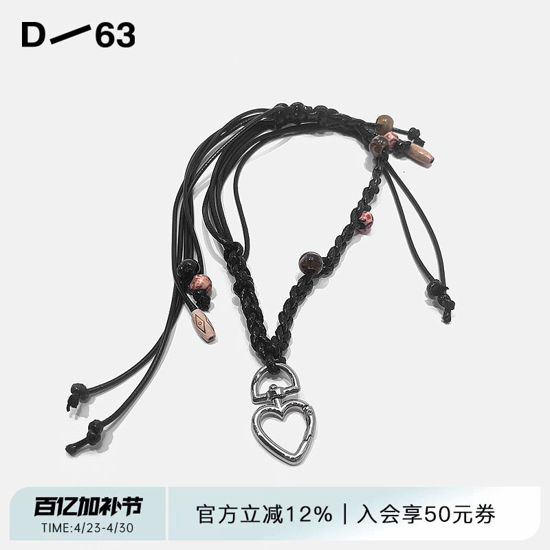 D63品牌爱心小挂件小众设计商场同款衣服配件