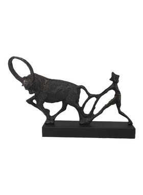 1365北塑欧创意象铸铁耕牛酒农民雕摆抽件玄关店客厅书房软装家居