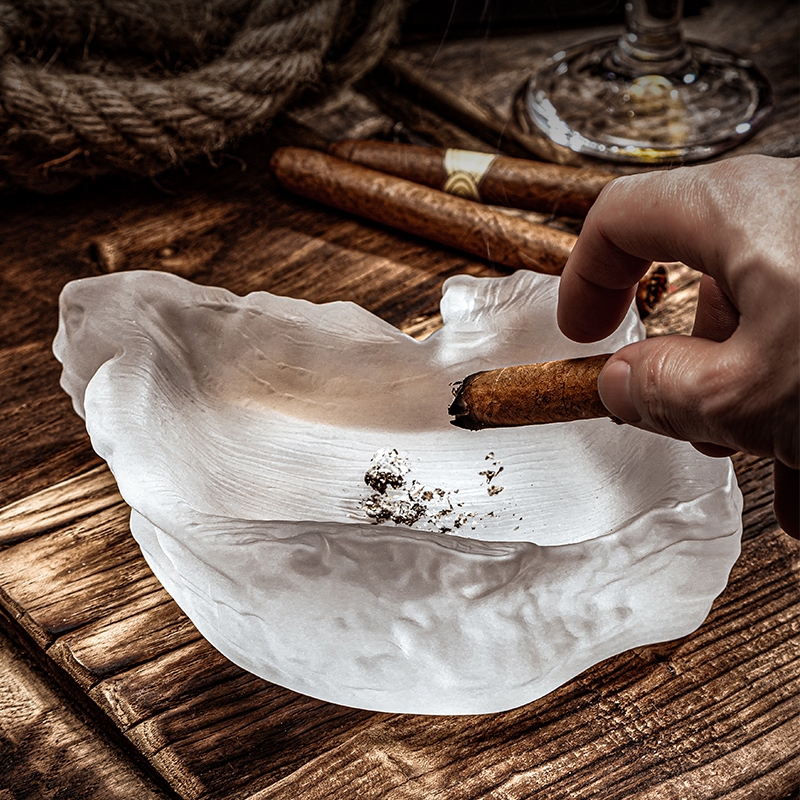 北欧轻奢风烟灰缸家用客厅创意个性烟缸2025新款高级感雪茄烟灰盘