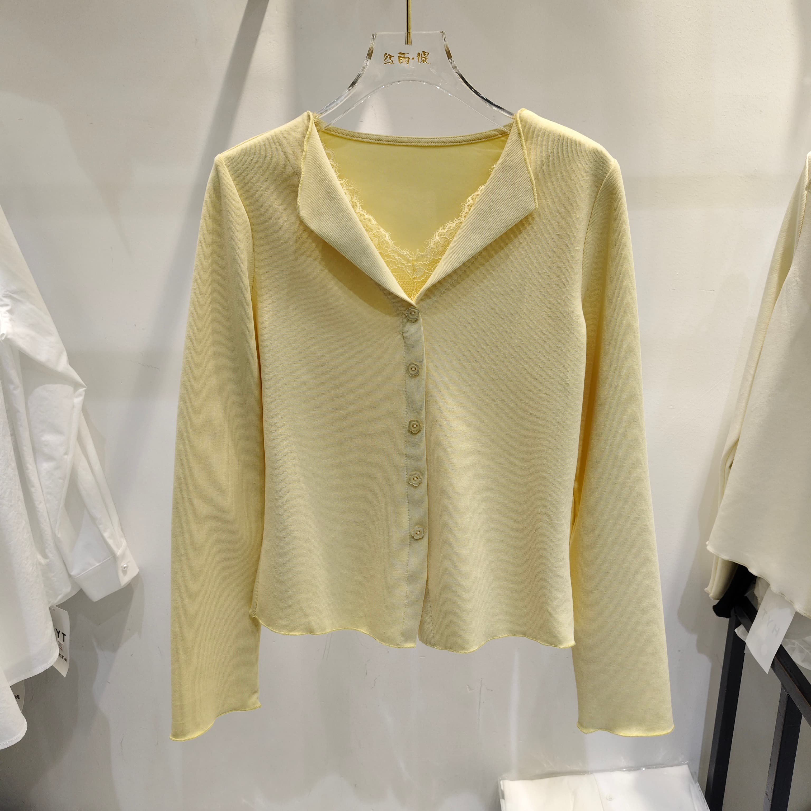 洋气蕾丝拼接翻领长袖T恤女2026早春新款时尚减龄纯色百搭打底衫,女装/女士精品,T恤,淘宝优惠券,粉丝福利购,淘宝优惠卷