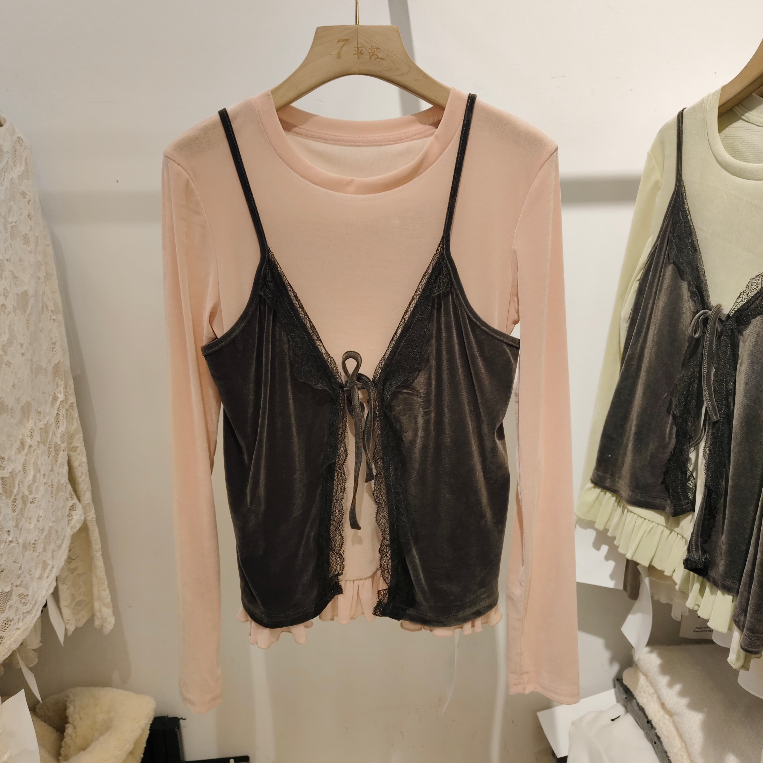甜美修身蕾丝拼接吊带背心+圆领长袖T恤丝绒两件套女2026早春新品,女装/女士精品,T恤,淘宝优惠券,粉丝福利购,淘宝优惠卷