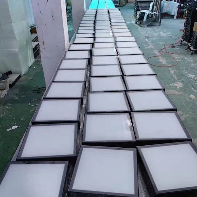 跃动格子线下游戏LED地砖灯