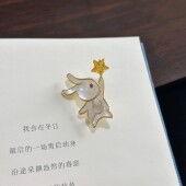 天然贝母兔兔胸针女小众设计感别针可爱徽章西装 毛衣大衣胸花配饰