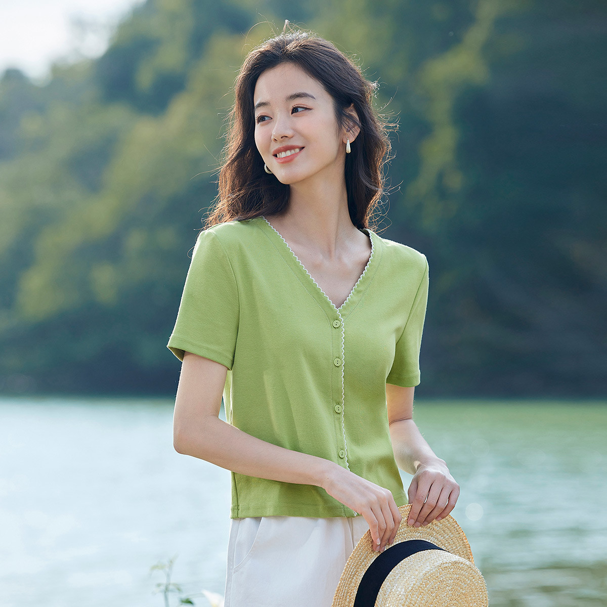 茵曼田园法式V领短袖T恤女2025夏季修身显瘦撞色正肩上衣