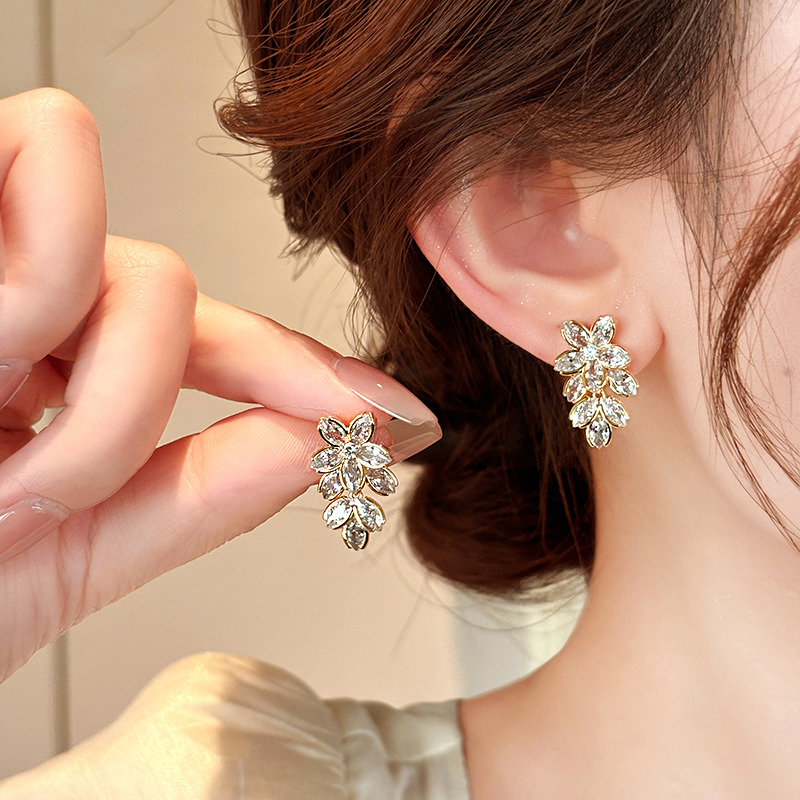 精致花朵耳环女2025新款爆款