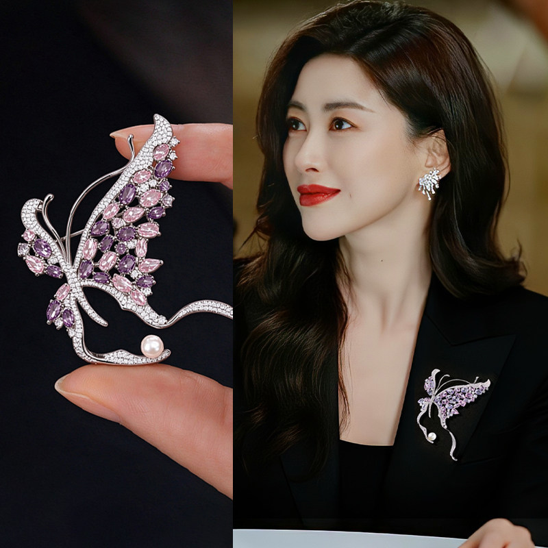 轻奢蝴蝶珍珠胸针女款高端精致时尚别针配饰设计感小众胸花固定扣