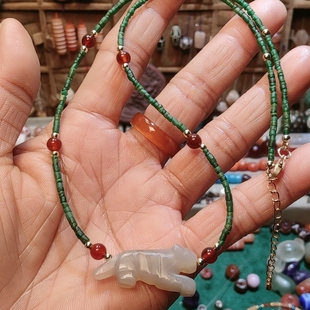 祖母绿伴生矿老玉髓老虎，毛衣链锁骨链