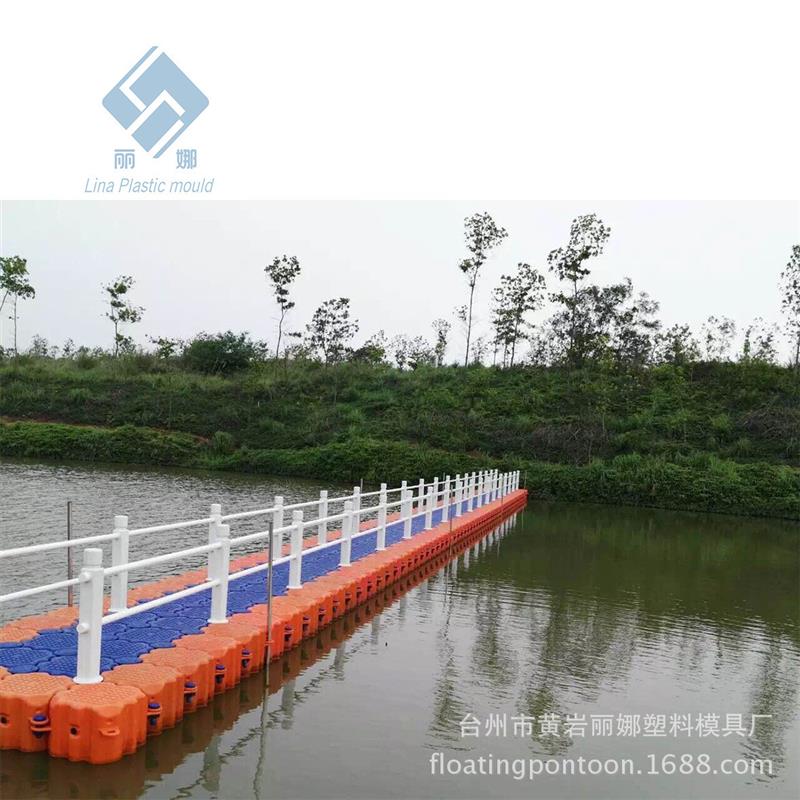 海边水上浮筒浮桥PE吹塑充气拼接式网箱游艇停泊位码头浮台