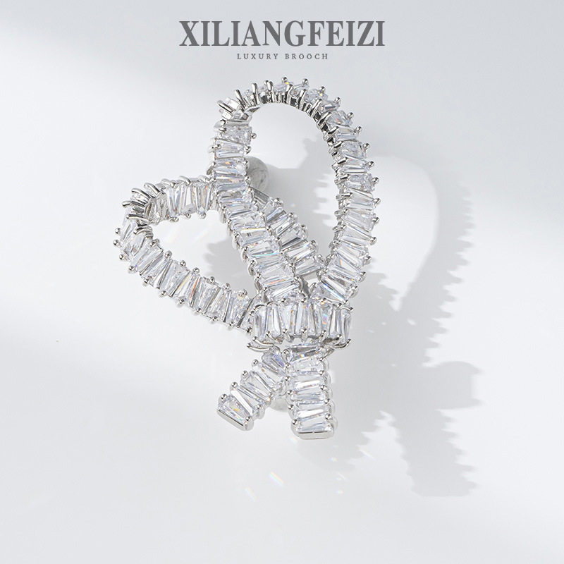 西凉妃子 时尚百搭淘宝货源 铜锆石超闪爱心飘带胸针男女西服配饰