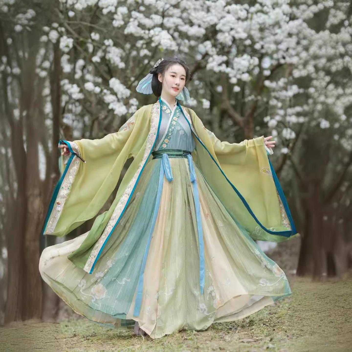 凤蝶古装宋制汉服对穿交齐腰