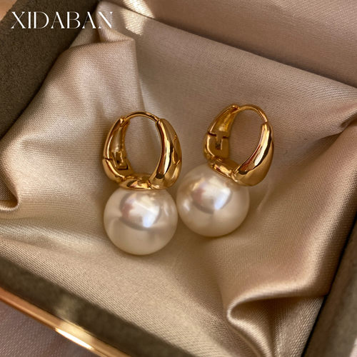 西大班施家奶白水桶珍珠耳扣