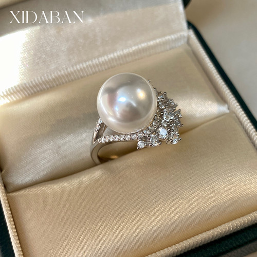 西大班大颗粒镶满钻月牙珍珠戒指